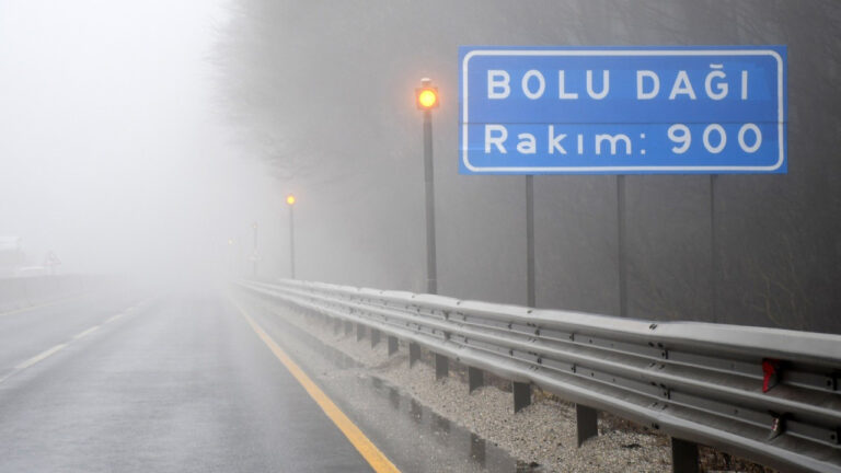 istanbul-ankara-yolunda-sis-etkisi-gorus-mesafesi-dustu-iBNeQlRs.jpg