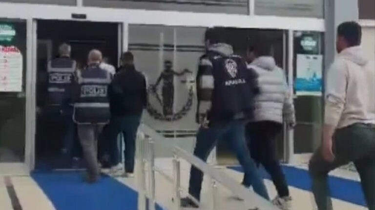 polis-denetimini-bildirdigi-iddia-edilen-11-zanli-yakalandi-qRGdEYsf.jpg