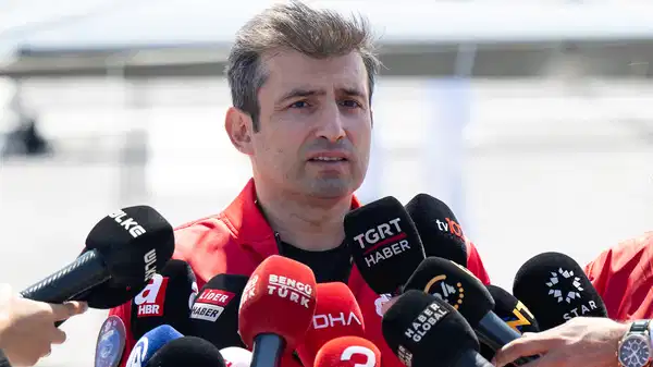 selcuk-bayraktarin-tcg-anadolu-ve-savarona-duyurusu-tepki-cekti-neden-donanma-komutani-degil-de-ozel-bir-sirket-sahibi-acikliyor-MylZ4hBv.jpg