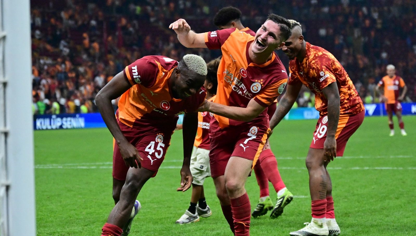 galatasaray taraftarinin bekledigi mujde osimhen geri dondu Bcc8E6bB