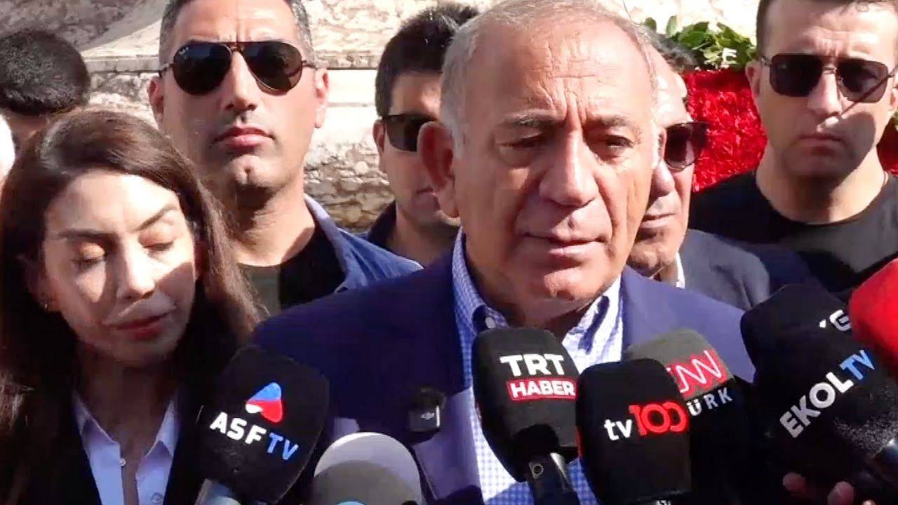 gursel tekin iki televizyon kanalina cikmadan baska bir yere cikmayacagim aziz ihsan aktasin arkadaslari kadar bize kiymet verin rQCdWbUV