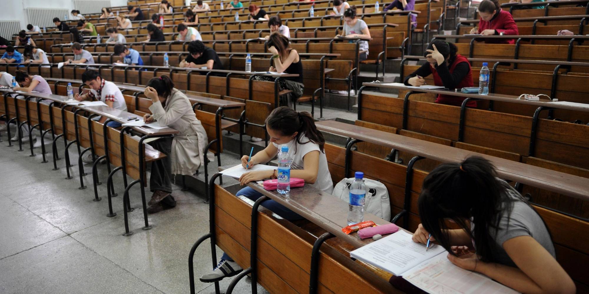 her yil sinav sektorune 10 milyar dolar para akiyor kXRwNW2Y