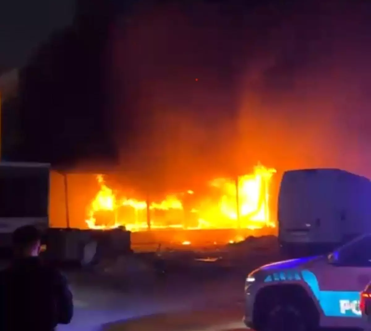 izmirde mobilya fabrikasinda yangin z5LmhCfw