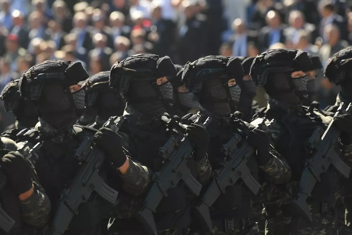 sirbistanda askere gecit toreni 1EwZ1sqr