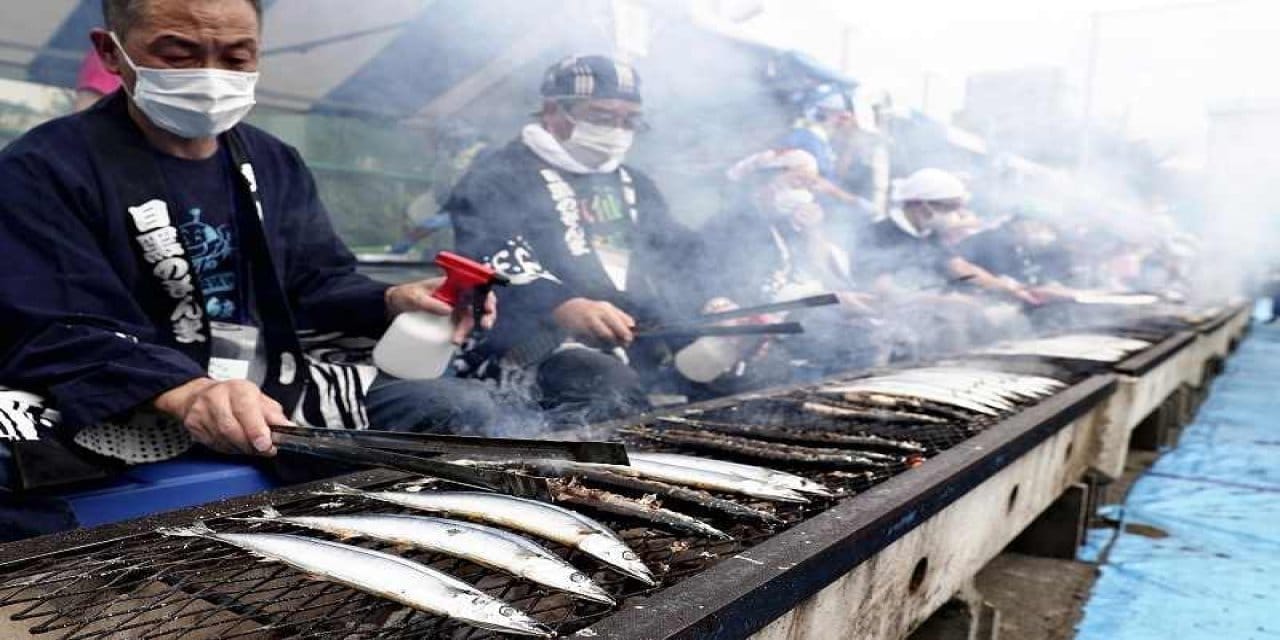 av iyi gecti balikcilar halka bedava dagitti F2usOvEI.jpg