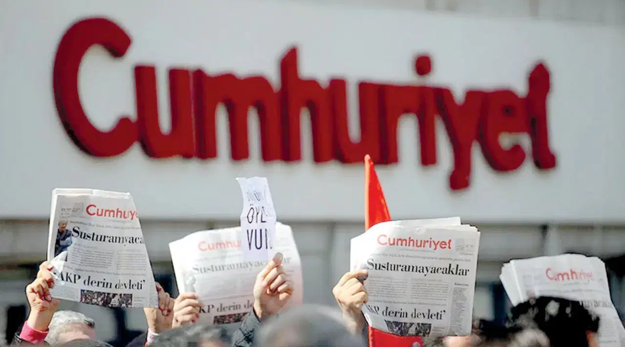 gazetemize destek suruyor cumhuriyeti yasatmak demokrasiyi savunmaktir AgrB74SE.jpg