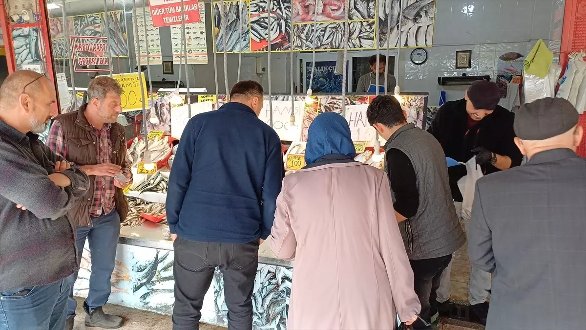 karabukte hamsi fiyati 100 lira U1ieDyLJ.jpg