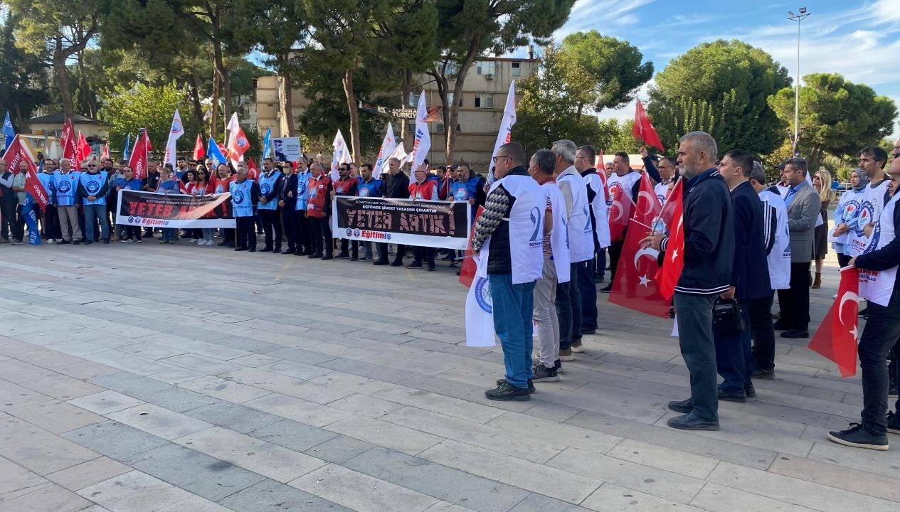 manisada okul muduru ve ogretmene saldiri 624mePMR.jpg