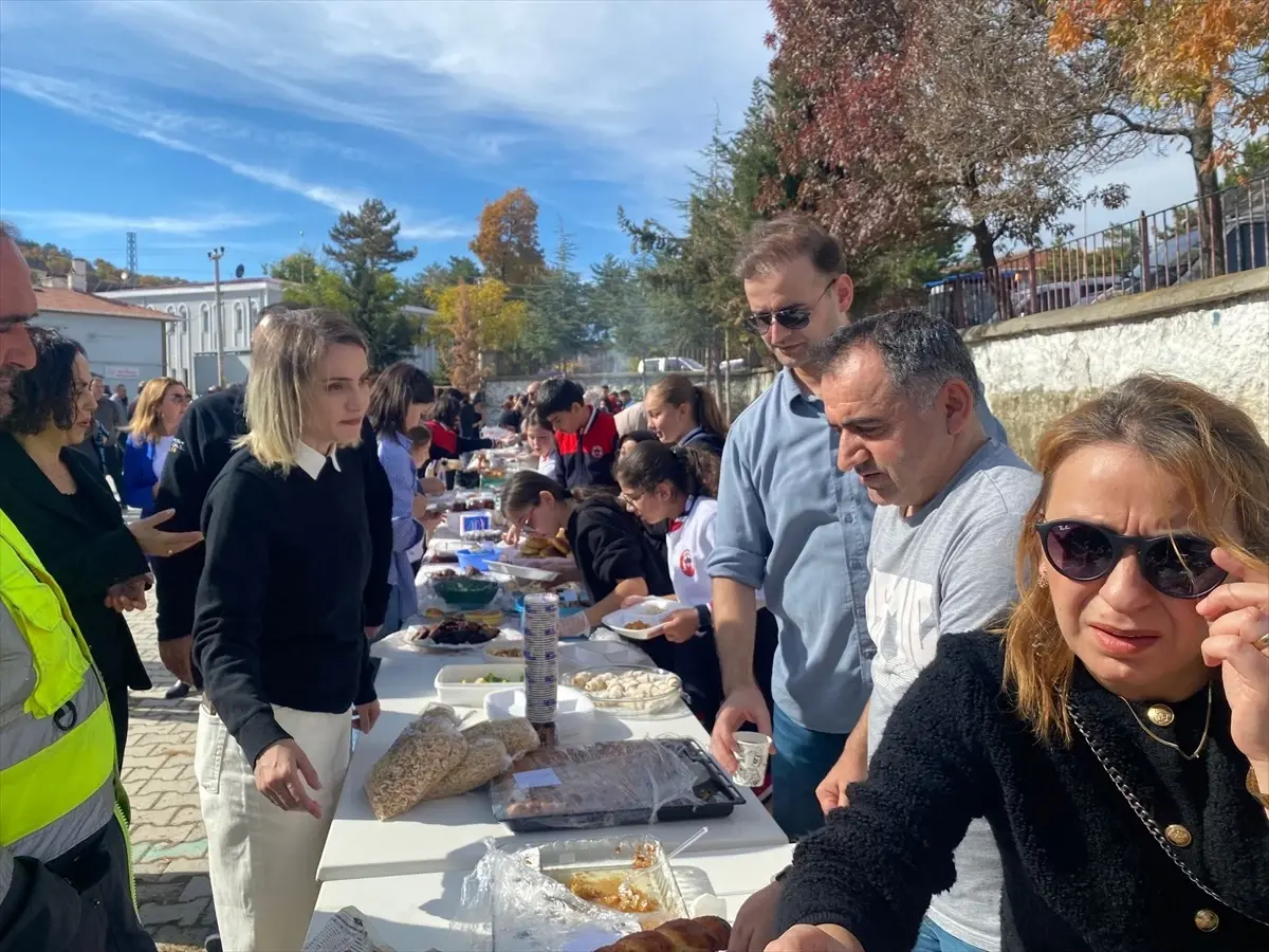 mecitozunden gazzeye yardim kermesi PpV5lOgk.jpg