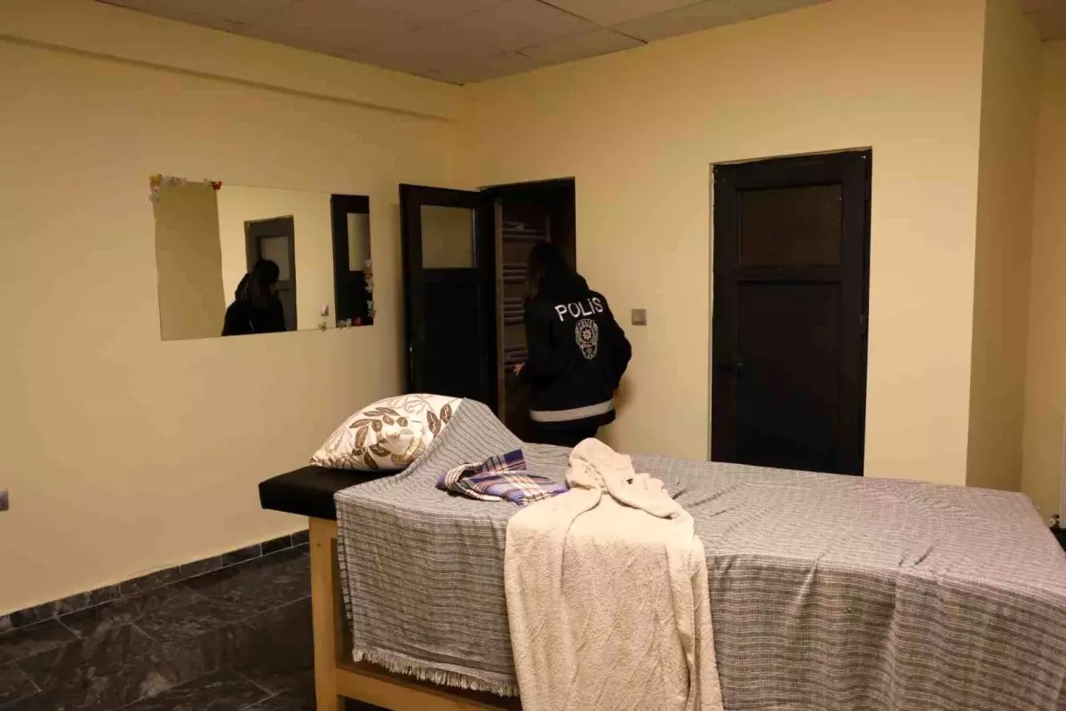 nevsehirde fuhus operasyonu 5 gozalti 6 kadin kurtarildi LbUZZCwn.jpg