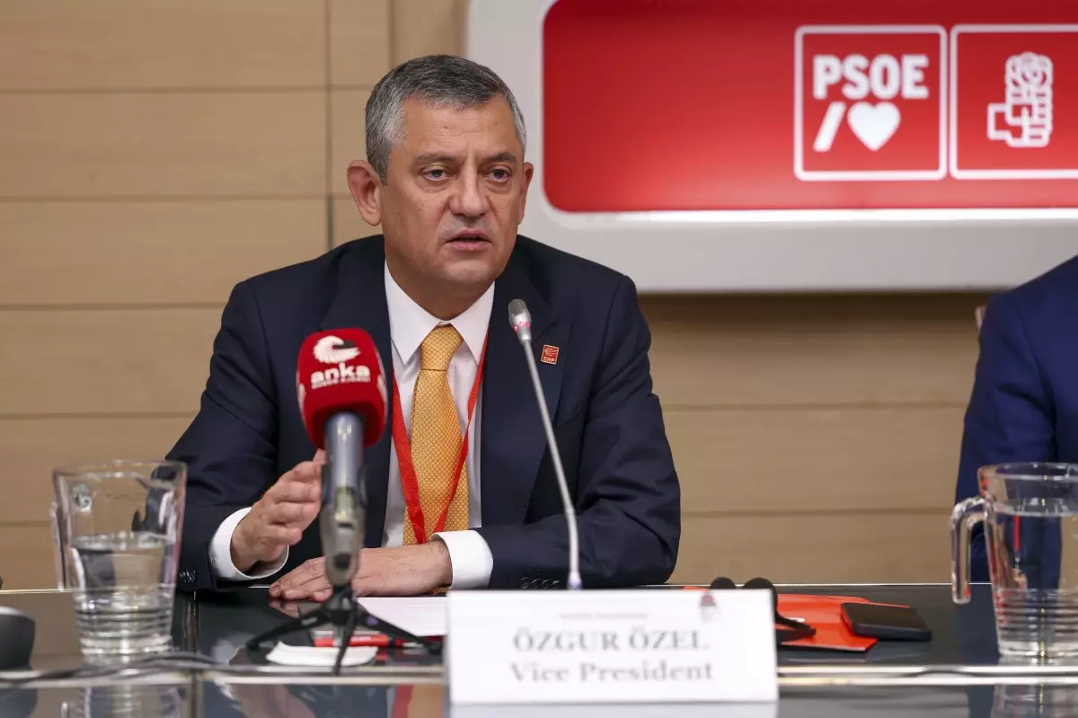 ozel mucadelemiz daha adil daha ozgur ve daha bariscil bir dunya icin buyuyerek devam edecek hPqDJexU