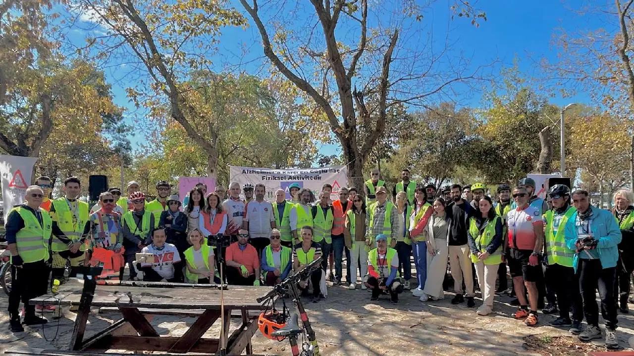 pedallar alzheimer icin cevrildi Yxk81cNG.jpg