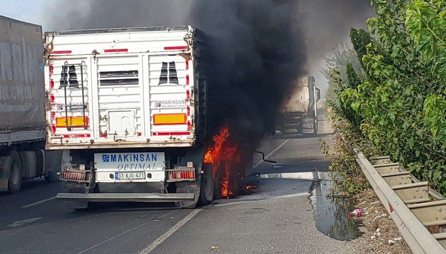 seyir halindeki tir alev alev yandi ddSkXrkM.jpg